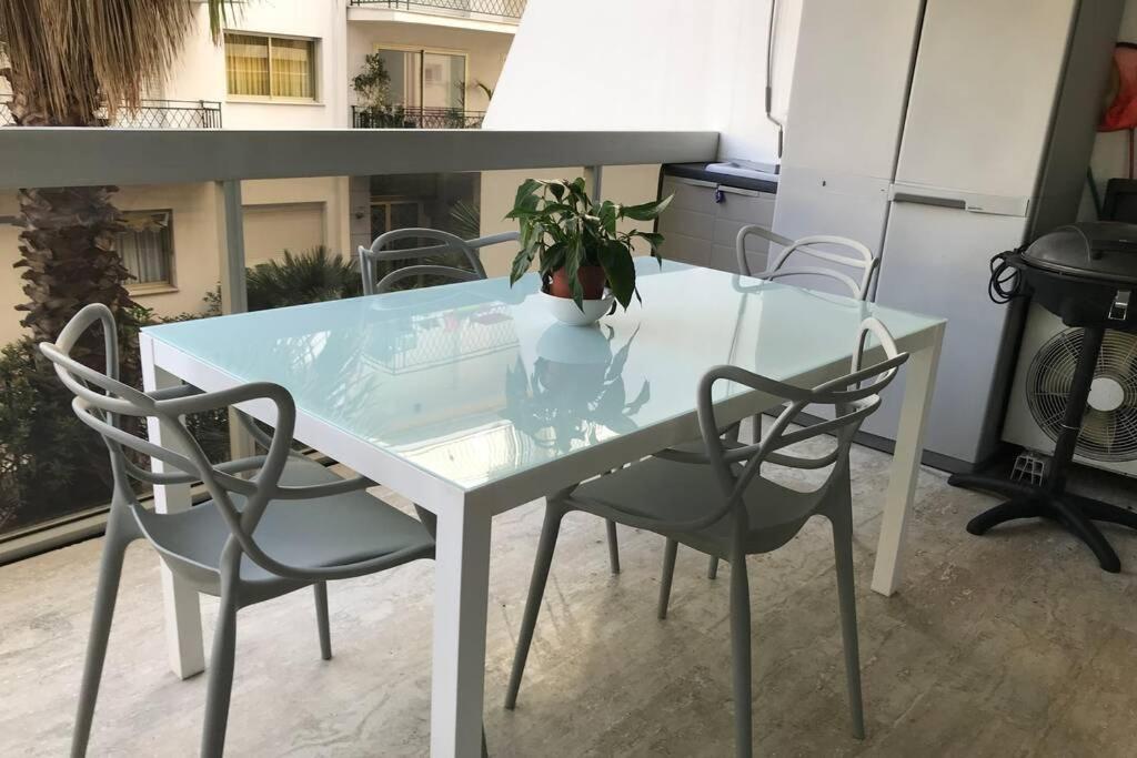 App Le Rocazur Avec Piscine Et Parking En Bord De Mer A 500M Du Centre Ville Menton Eksteriør billede